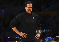 VIDEO: NBA komandas galvenā trenera māju noposta ugunsgrēks