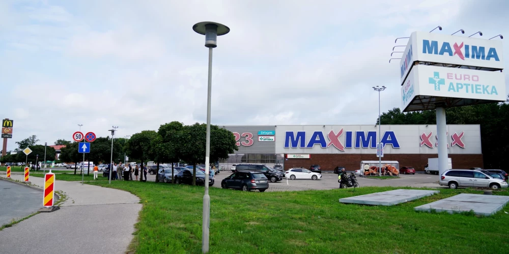 "Maxima XXX" lielveikals Kārļa Ulmaņa gatvē
