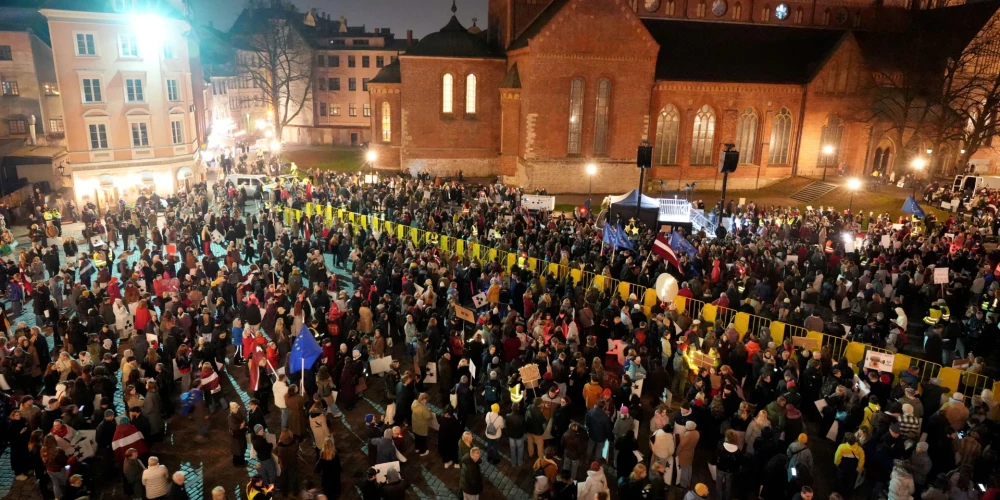 Protesta akcija Doma laukumā "Nosargāsim Māti Latviju" pret izstāšanos no Stambulas konvencijas