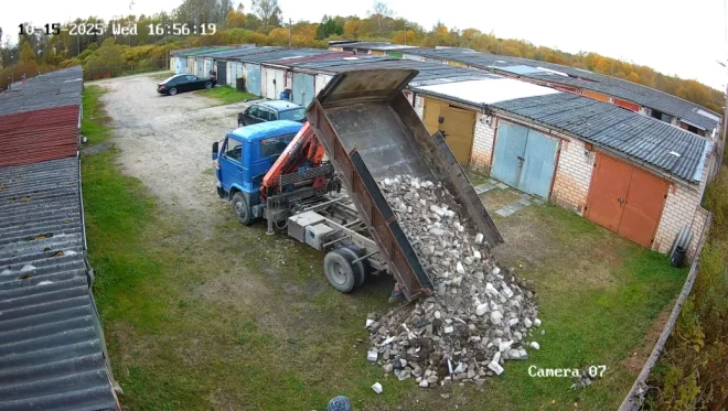 Neapzinīgie rēzeknieši pamanījušies būvniecības atkritumus izgāzt pat visneiedomājamākās vietās.