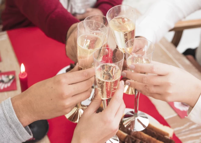 Valsts svētki ar gaismu logā un siltumu sirdī – kā sagaidīt 18. novembri ģimenes un draugu lokā