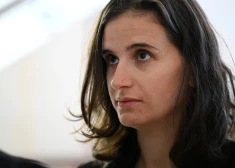 Zaglīgā biatlona zvaigzne Žilija Simona saņem diskvalifikāciju