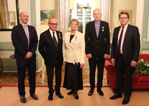 Baiba Uburģe, Juris Dambis un Kristaps Zariņš saņem Francijas Nacionālo ordeni mākslā un literatūrā.
