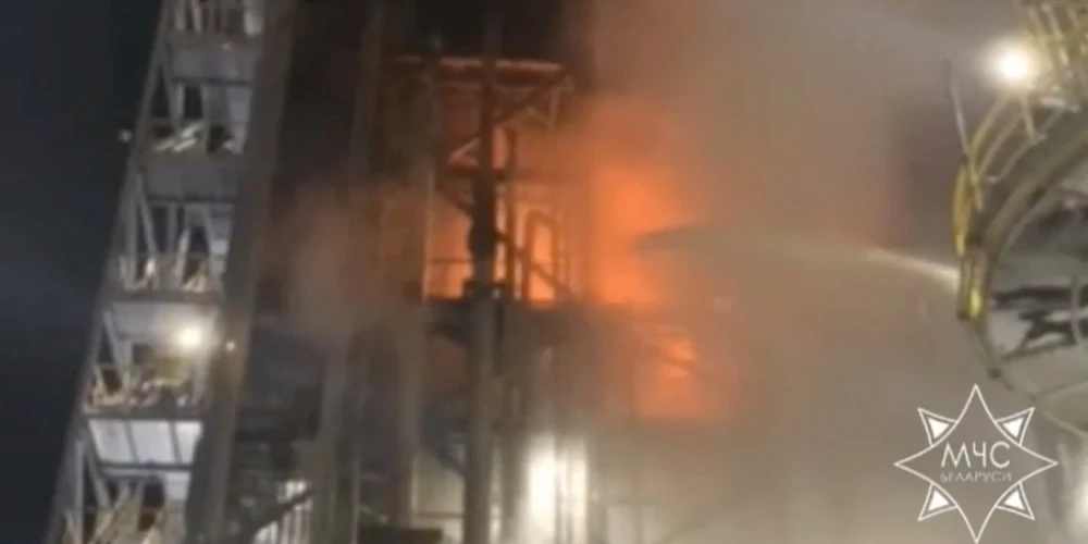 Baltkrievijas pilsētā Novopolockā, aptuveni 100 kilometru attālumā no Latvijas robežas, izcēlies ugunsgrēks naftas pārstrādes rūpnīcā.