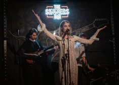 FOTO: sirsnīgā gaisotnē savu pirmo solo albumu tautās laiž dziedātāja Patrisha