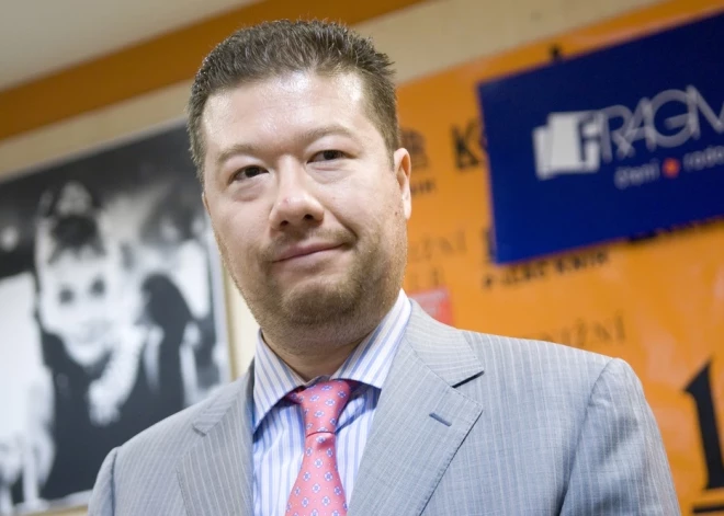 Чехия меняет курс: со здания нижней палаты парламента сняли украинский флаг