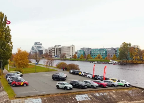 Bez galvenās nominācijas labākie automobiļi tiks godināti arī par citiem sasniegumiem, tostarp noderīgākajām drošības tehnoloģijām. 