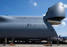 ASV militārajā bāzē pēc aizdomīga sūtījuma atvēršanas vairākiem cilvēkiem palicis slikti