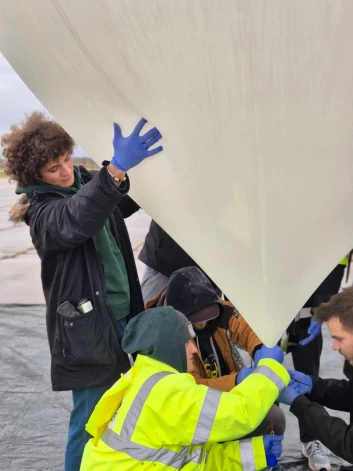 Ventspils Augstskolas elektronikas inženierijas studentu izstrādātā zonde uznes kombučas bundžiņu 30km augstumā.