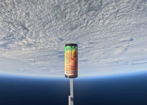 Ventspils Augstskolas elektronikas inženierijas studentu izstrādātā zonde uznes kombučas bundžiņu 30km augstumā.