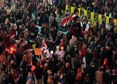 Kā klājas protestētājam, kuram vakardien Doma laukumā palīdzēja mediķi, fonā 10 000 cilvēkiem skandējot: “Viss būs labi!”?