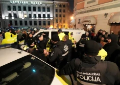 А вы точно против насилия? Действия сторонницы Стамбульской конвенции на видео со вчерашнего митинга вызывают вопросы