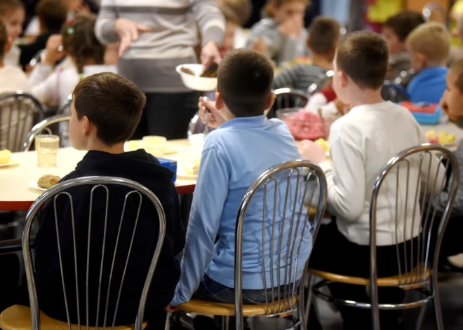 Jaunajā gadā Latvijā palielinās vairākus bērnu pabalstus. Kas tieši mainīsies?