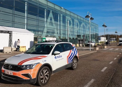 Droni traucē satiksmi Ljēžas lidostā.