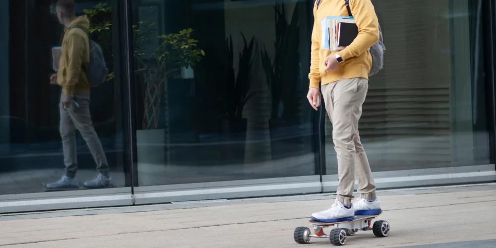 Моноколеса и электроскейтборды обяжут страховать: таковы новые правила от Минсообщения.