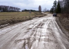 Из-за дождей в Латвии резко ухудшилось состояние грунтовых дорог. Где именно?