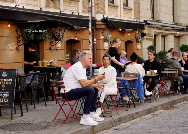 Cik tērē tu? Pētījumā atklāj, kādu summu iedzīvotāji mēnesī tērē ēšanai ārpus mājām