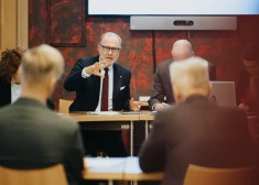 Lielākā alga – tuvu 5000 eiro: cik pusgadā izmaksā ministrijas biroja darbs?