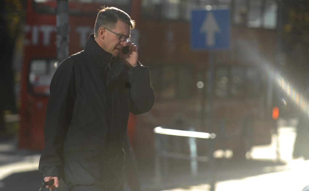 Iedzīvotāji brīdina par uzņēmumu, kas agresīvi piedāvā uztura bagātinātājus pa telefonu – vairāki jau iekrituši krāpnieku nagos