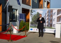 Jelgavā svinīgi atklāts pirmais zemas īres maksas nams