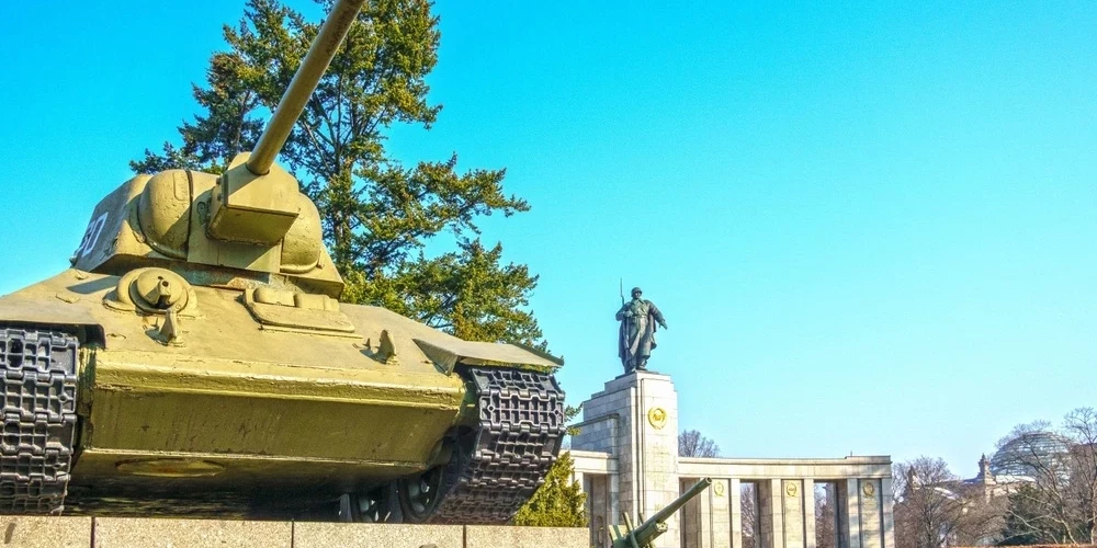Советский мемориал в Берлине. Пора сносить?
