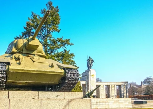 Советский мемориал в Берлине. Пора сносить?