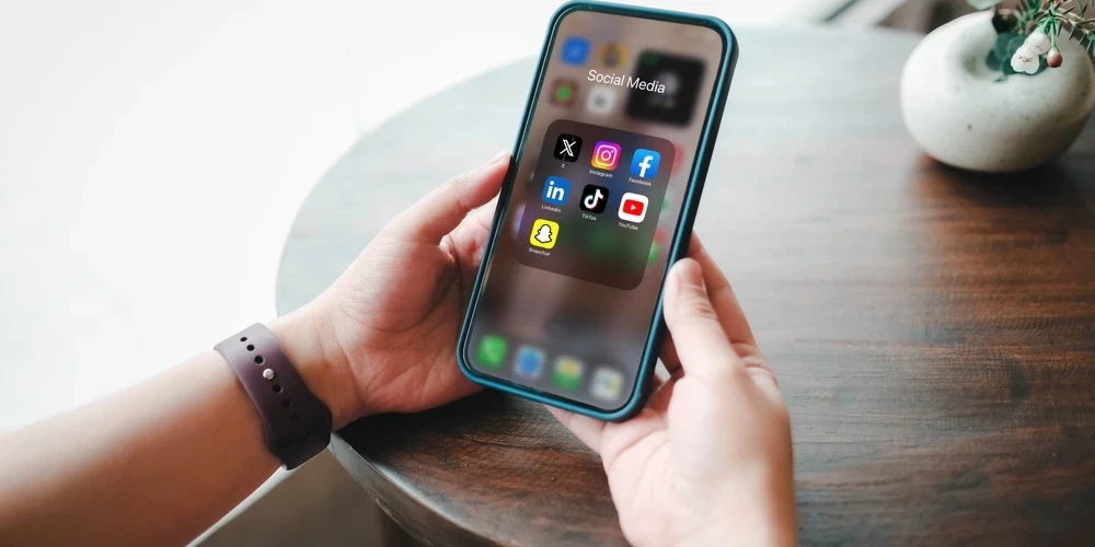 Dānija vienojas aizliegt sociālos medijus par 15 gadiem jaunākiem bērniem.