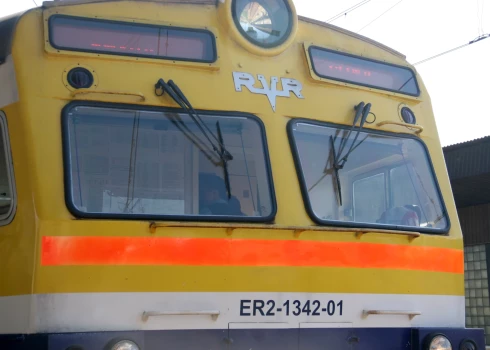 Priedaines stacijā bojātas pārmijas dēļ traucēta vilcienu kustība Tukuma līnijā.