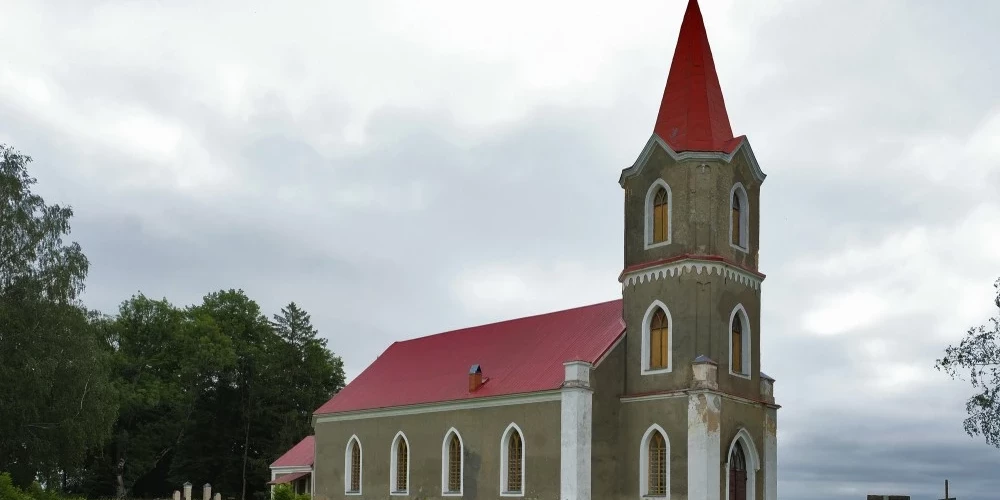 Mēnesi pirms Seces baznīcas atjaunotā torņa iesvētīšanas nozagti cementa maisi, kas bija paredzēti atjaunošanas darbu noslēgumam.