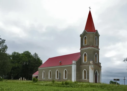 Mēnesi pirms Seces baznīcas atjaunotā torņa iesvētīšanas nozagti cementa maisi, kas bija paredzēti atjaunošanas darbu noslēgumam.