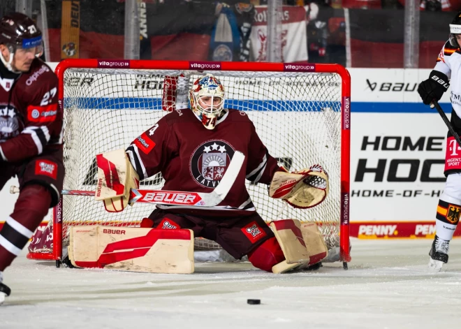 Latvijas hokejisti pārbaudes turnīru Vācijā turpinās pret sīkstajiem slovākiem