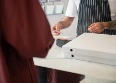 Tava maksājumu karte var kļūt par nākamo krāpnieku mērķi: eksperte skaidro, kā sevi pasargāt