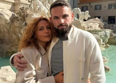 Noslepkavotais kriptovalūtu krāpnieks Romāns Novaks un viņa sieva Anna.