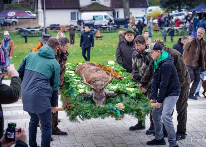 Bīskaps Andris Kravalis skaidro, kāpēc Skaistkalnes baznīcā tika ienests beigts briedis. Vai tas ir pieņemami un kristīgi? VIDEO. FOTO