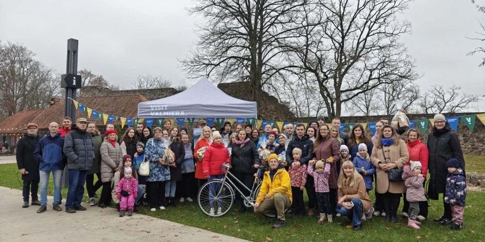 Piedzīvojums tūrisma akcijā vienojis dažādas paaudzes. Jaunākajam dalībniekam 12 gadi, savukārt vecākajam – 85 gadi. 