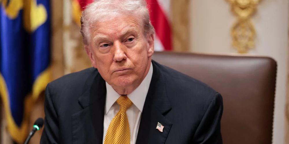 ASV prezidents Donalds Tramps izmisīgi cenšas sevi pasniegt kā samierinātāju - nu ar drauga Džanni Infantino palīdzību tas varētu materializēties arī apbalvojumā.