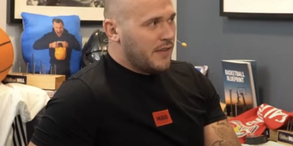 Biedrības "Es Tev palīdzēšu" vadītājs Roberts Rāviņš paziņojis, ka izdevis grāmatu.