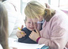 Latvijā strauji pieaug patvēruma meklētāju skaits – sāk rasties grūtības viņus visus izmitināt