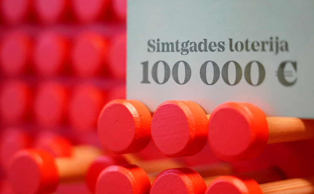 “Viena no biļetēm bija mazliet izbīdījusies uz manu pusi” – traktorists no Talsu novada laimē 100 000 eiro