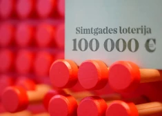 “Viena no biļetēm bija mazliet izbīdījusies uz manu pusi” – traktorists no Talsu novada laimē 100 000 eiro