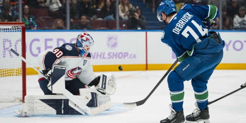 atvijas vārtsargs Elvis Merzļikins sestdien ar Kolumbusas "Blue Jackets" komandu piedzīvoja zaudējumu Nacionālās hokeja līgas spēlē.