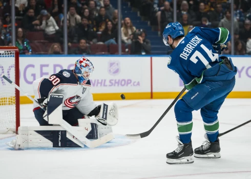 atvijas vārtsargs Elvis Merzļikins sestdien ar Kolumbusas "Blue Jackets" komandu piedzīvoja zaudējumu Nacionālās hokeja līgas spēlē.