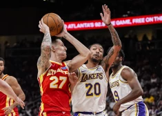 “Hawks” pārspēj “Lakers”