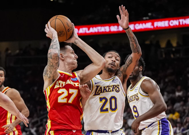 “Hawks” bez Porziņģa pārspēj “Lakers” 