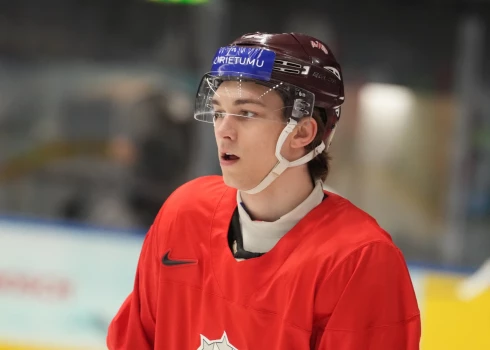 Latvijas hokeja izlases kandidāts Anrī Ravinskis.