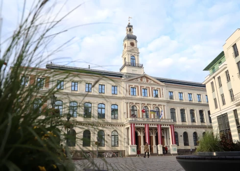 Rīgas vicemēri Edvards Ratnieks un Māris Sprindžuks otrdien, 11. novembrī plkst.10.00 Rātsnama 1. stāva foajē atklās Latgales etnogrāfiskās vēstniecības izstādi “Mantojums”.