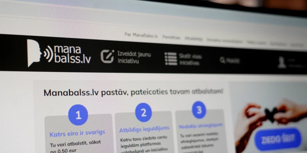 Šobrīd portāls elektroniski piedāvā parakstīties, izmantojot e-parakstu vai banku autorizācijas rīkus.