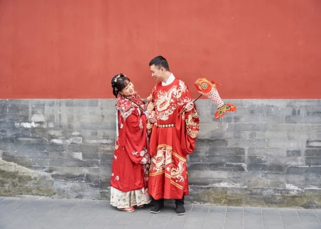 В Китае разрешили заключать браки где угодно. К чем это привело?