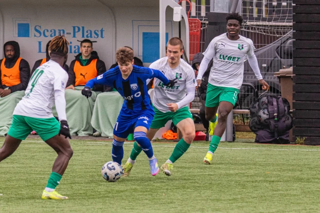 Tikmēr "Grobiņa" Liepājā spēlēja neizšķirti 2:2 (0:2) ar "Audu".