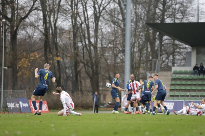 Savukārt "Super Nova" mājās ar 3:0 (2:0) uzvarēja "Liepāju" un garantēja spēlēšanu virslīgā arī nākamajā sezonā.